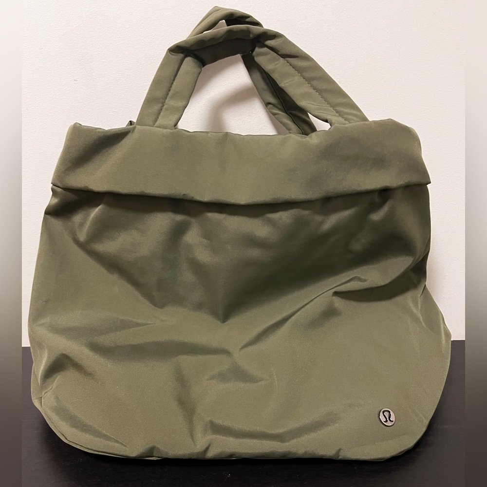 Lululemon 19L bag